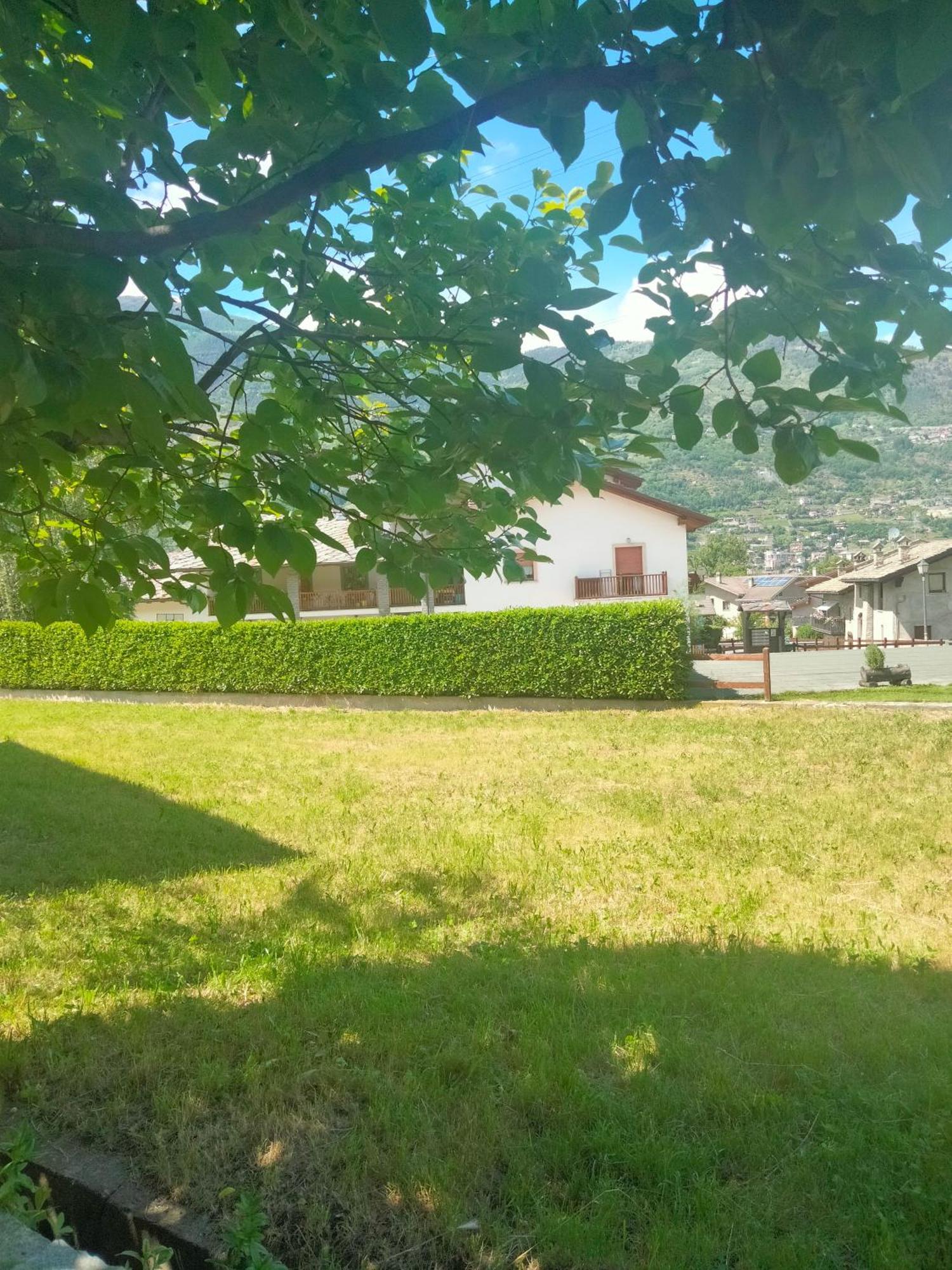 Appartamento Signorile Con Giardino Aosta Luaran gambar